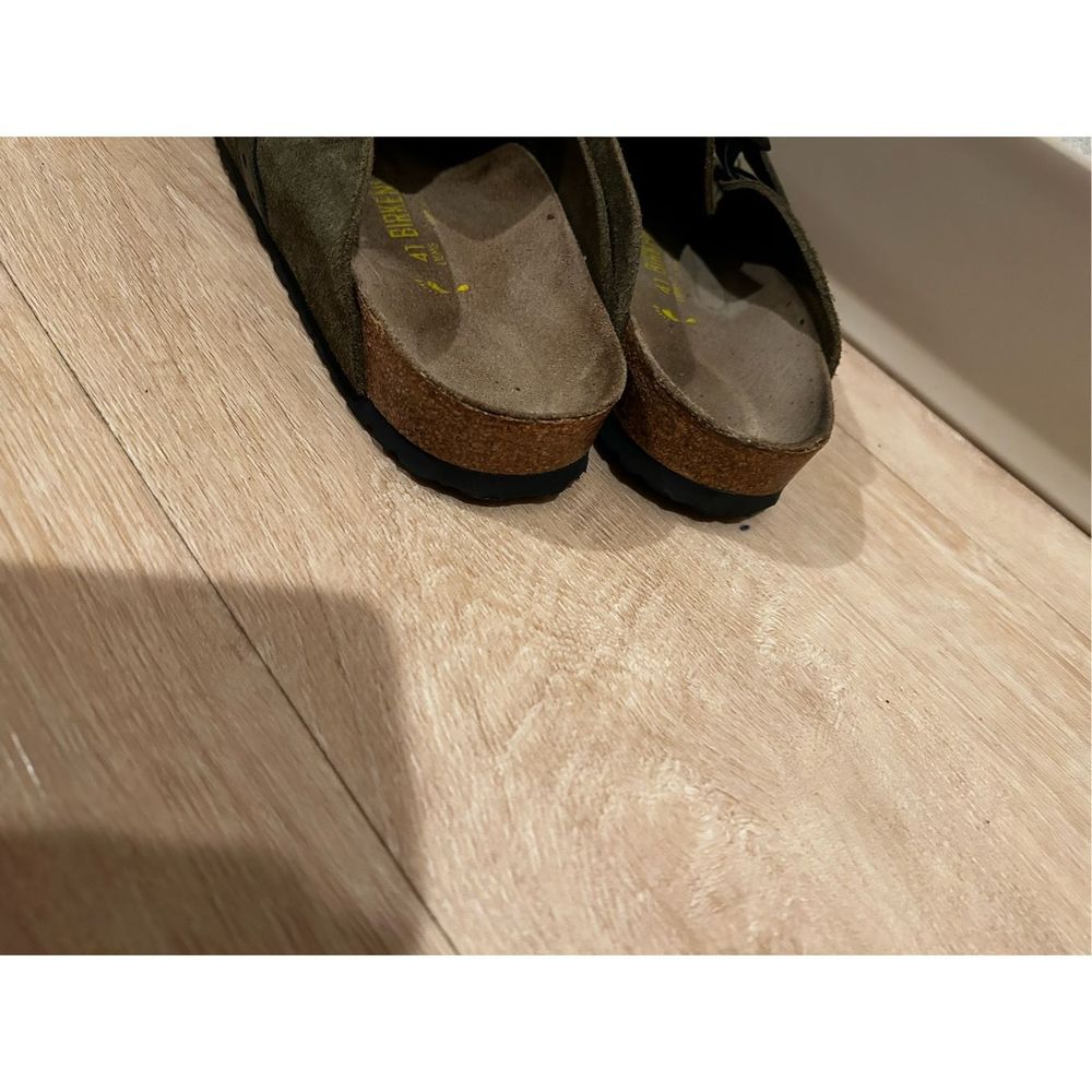 Beautiful pair of Birkenstock Buckley Clogs 41/10 women’s - Picture 9 of 11